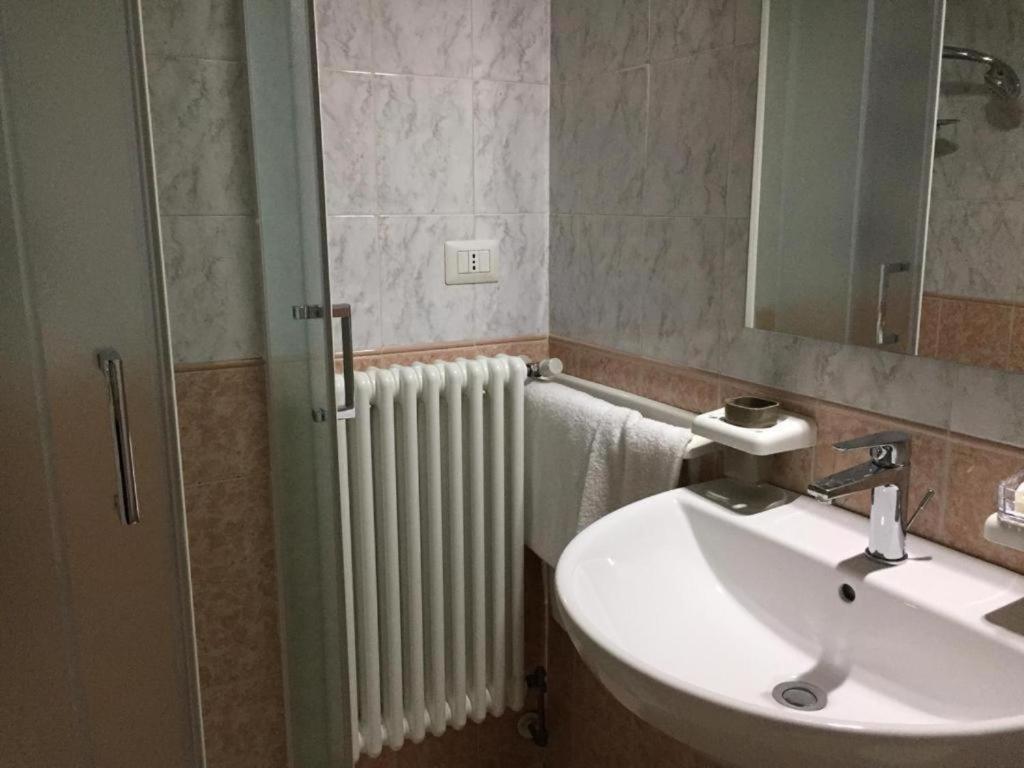 Ded 2 Only Sleep Bagno Privato Parma Exterior foto